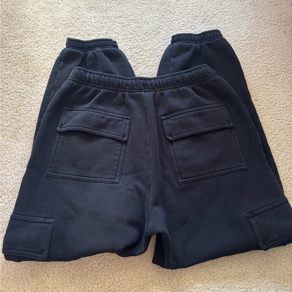 Aritzia Sweatfleece Cargo Joggers - Picture 3 of 3